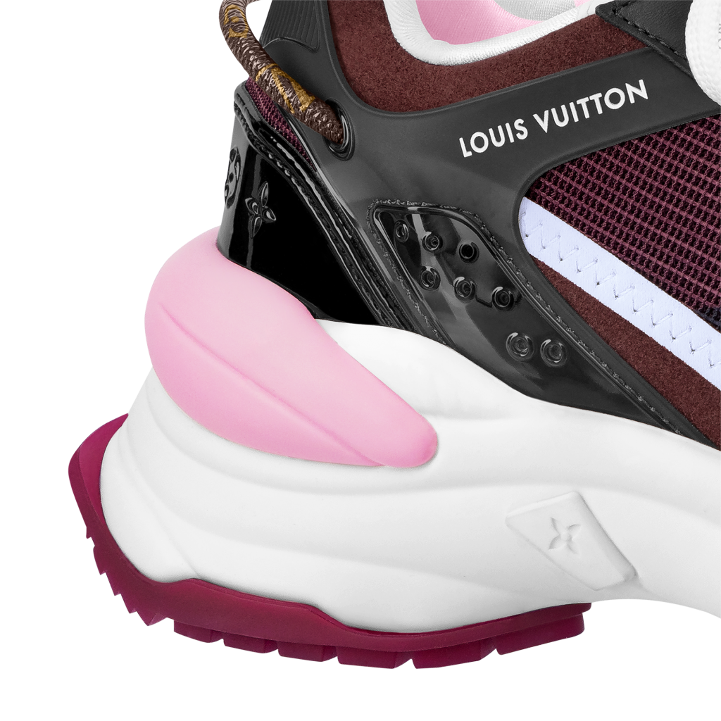 Louis Vuitton Run 55 Sneaker White. Size 38.0