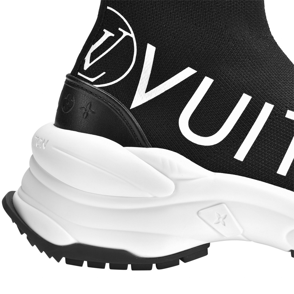 Louis Vuitton Run 55 Sneaker BLACK. Size 34.0