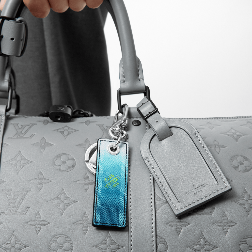 lv iridescent keychain key ring bag charm - clothing & accessories