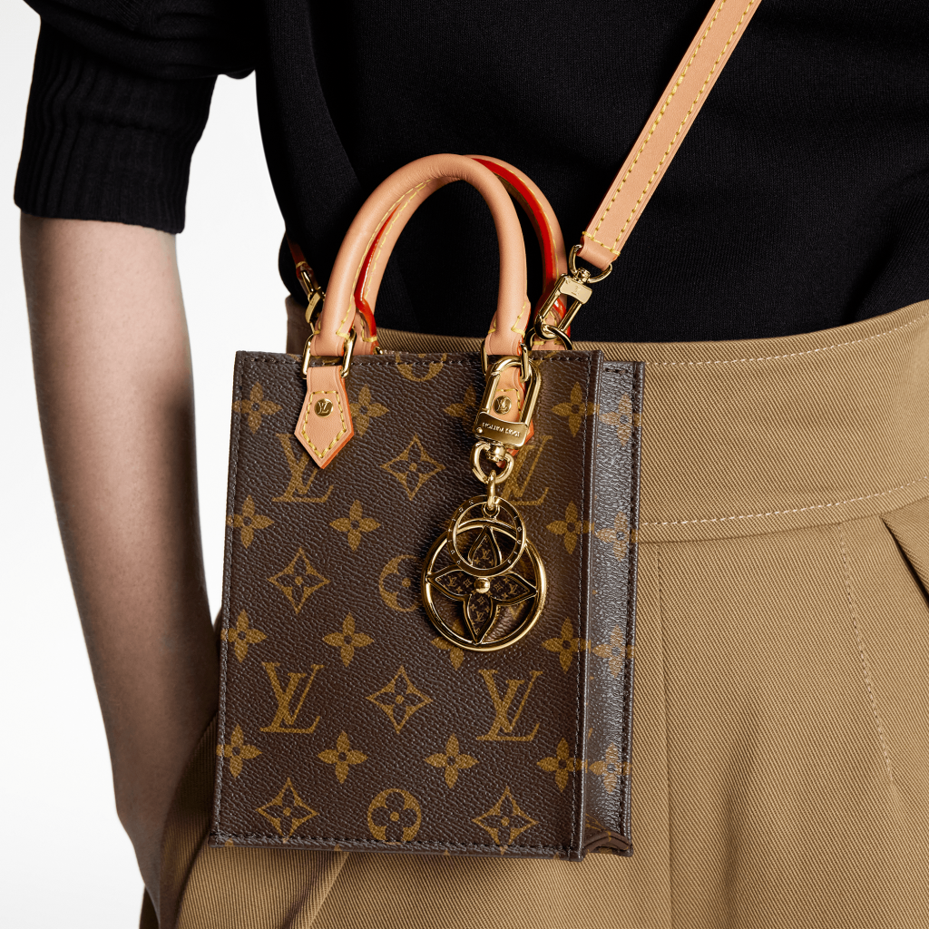 Designer (Gucci & Louis Vuitton Keychains)  Designer handbags louis vuitton,  Louis vuitton wallet women, Louis vuitton keychain