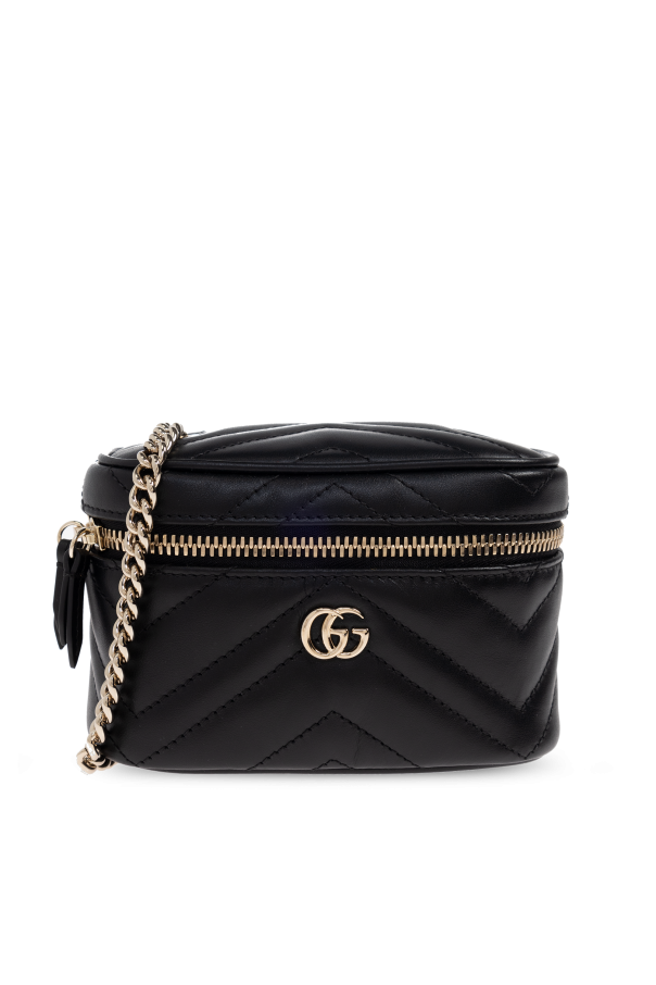 Cosmetic bag with a chain shoulder strap od Gucci
