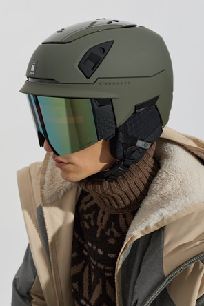 Oakley ‘MOD7’ ski helmet