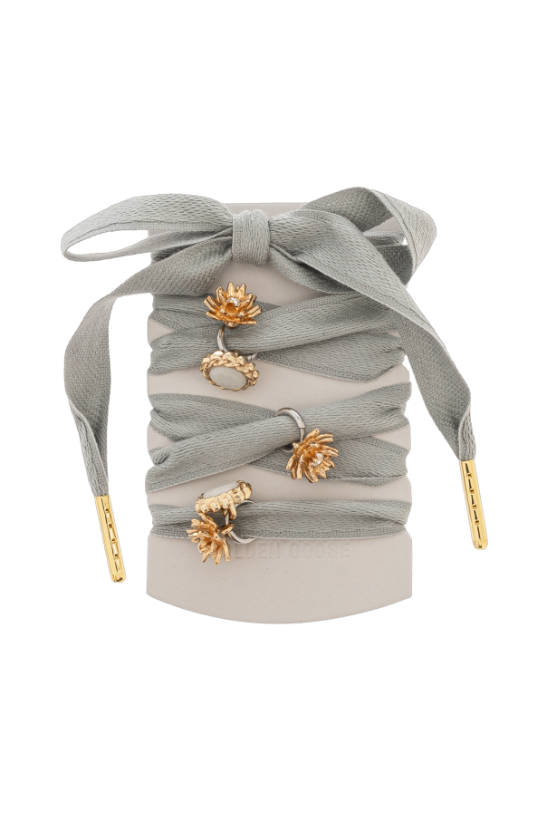 Shoelaces with pendants od Golden Goose