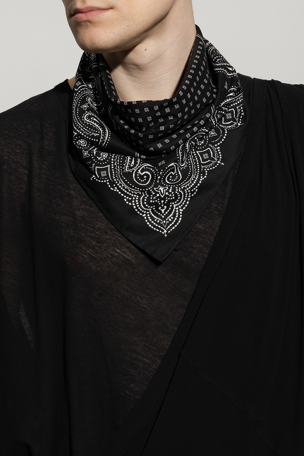 Givenchy Shawl with ‘4G’ print