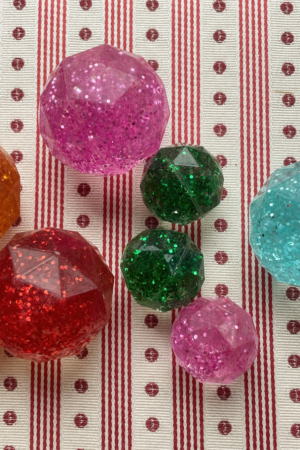 Konges Sløjd Juego de catorce pelotas para jugar