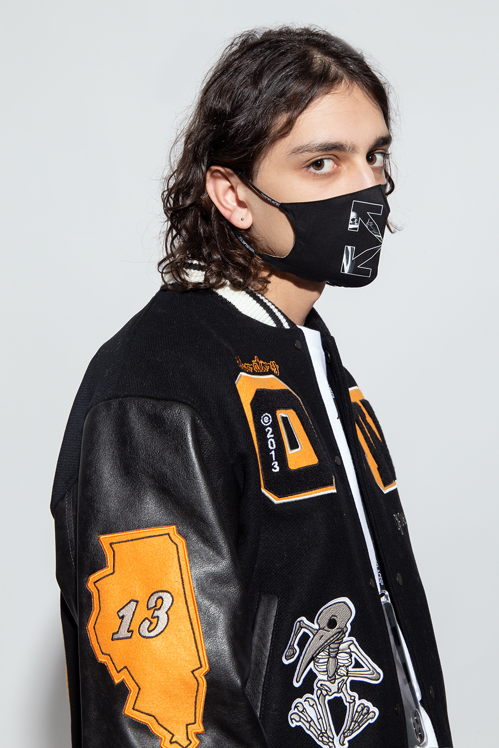 Off-White This mask also features a unique new 3-D contoured mask strap that prevents folding or hair pulling