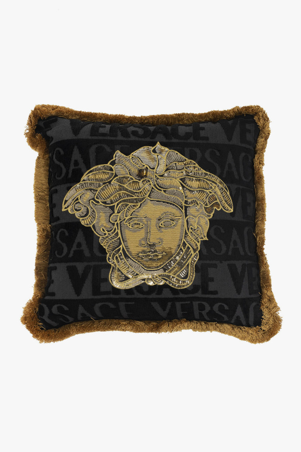 Medusa head pillow case od Versace Home