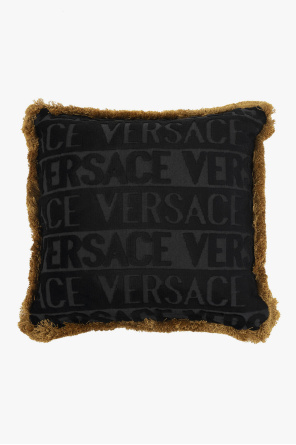 Medusa head pillow case od Versace Home