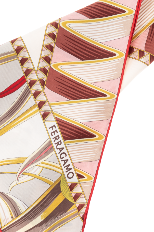 FERRAGAMO Pañuelo triangular con estampado `Giada`