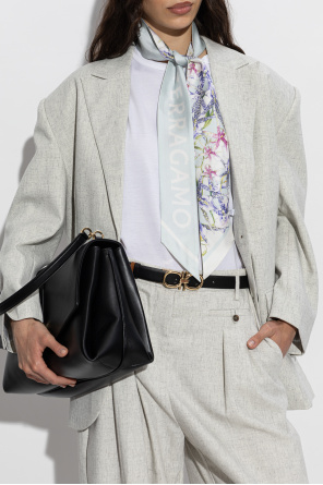 Pañuelo de seda od FERRAGAMO
