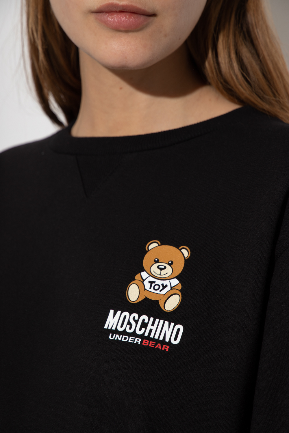 Moschino Features New balance Hoops Essential Short Sleeve T-Shirt