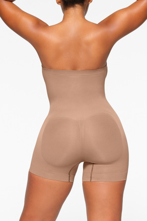 SKIMS Body moldeador con tirantes desmontables