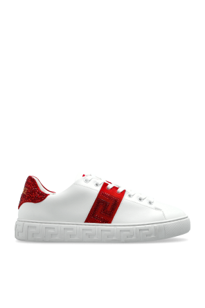 Sports shoes with shimmering sequins