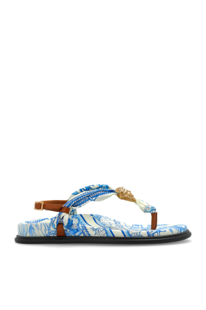 Sandalias con cabeza de Medusa