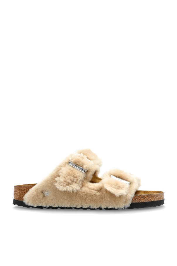 Arizona Shearling Rivet Logo slides od Birkenstock