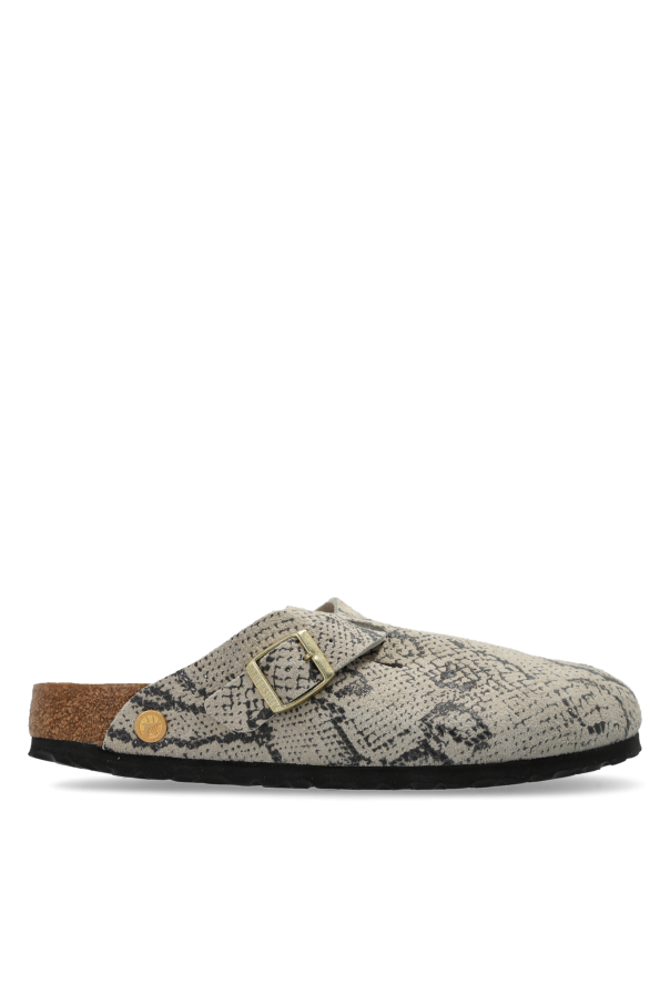 ‘Boston Rivet Logo’ slides od Birkenstock