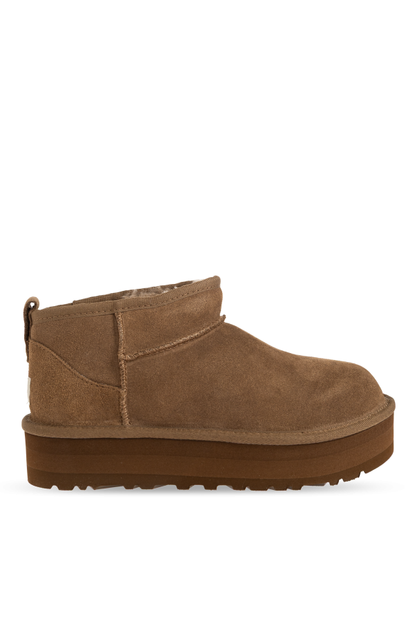 Snow boots on a platform 'CLASSIC ULTRA MINI' od UGG Kids