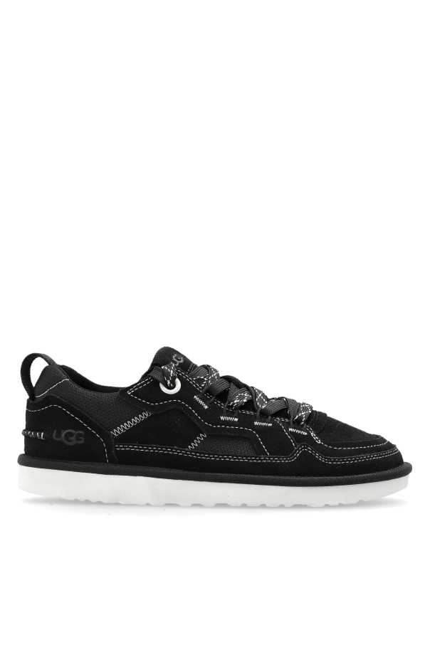 Sports shoes 