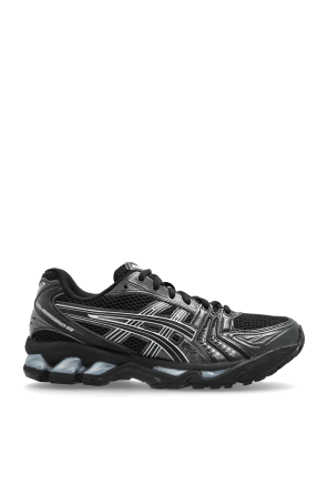 Sports shoes 