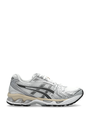 Sports shoes 