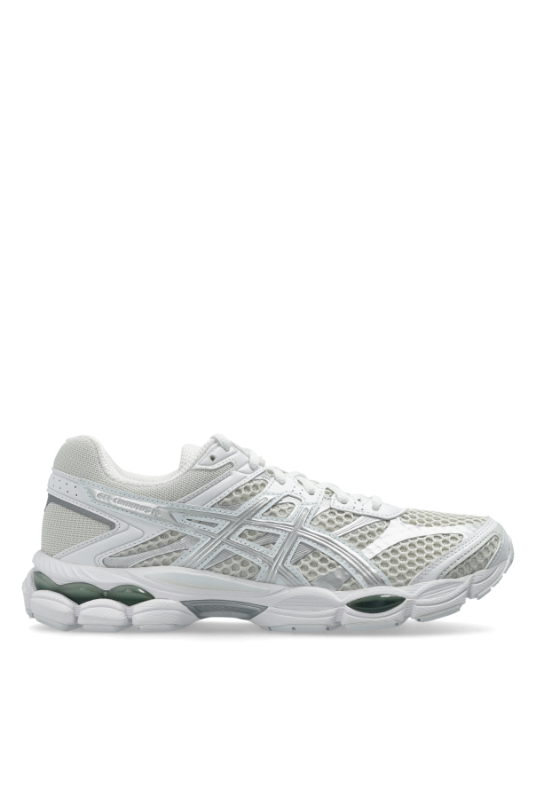 Sports shoes 