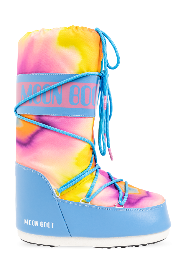 ‘icon tie dye’ snow boots od Moon Boot