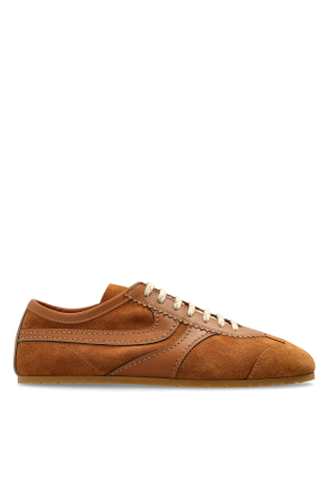 Sports shoes
