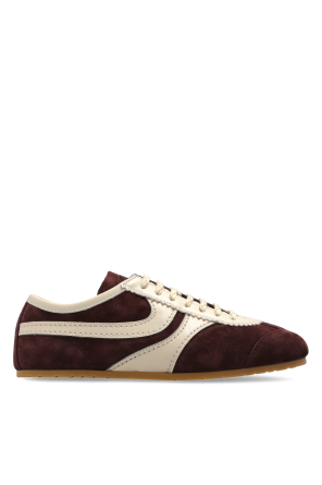 Sports shoes