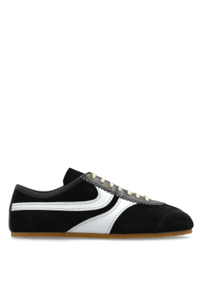 Sports shoes