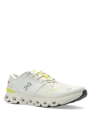 On "Cloud X4" sports shoes