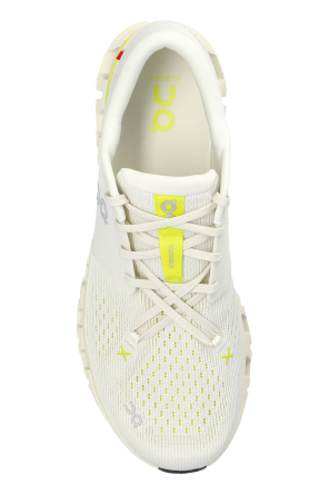 On "Cloud X4" sports shoes