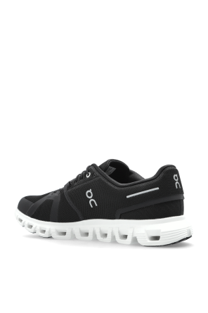 On ‘Cloud 6’ sports shoes