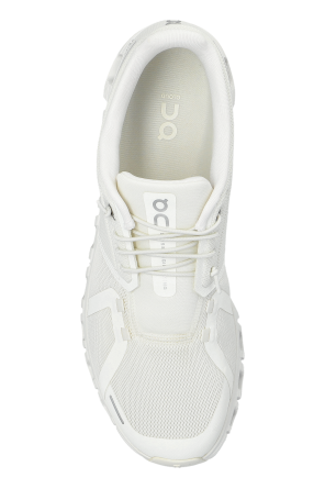On ‘Cloud 6’ sports shoes
