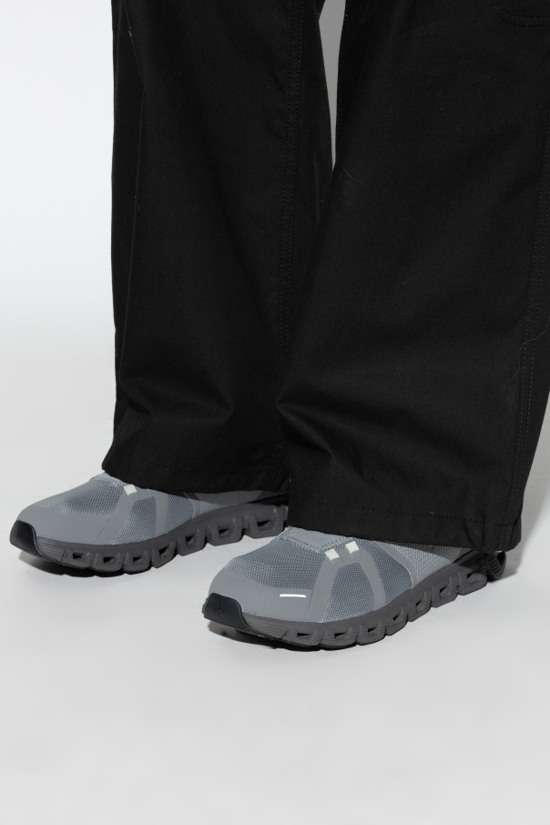 On Sports shoes ‘Cloud 6’