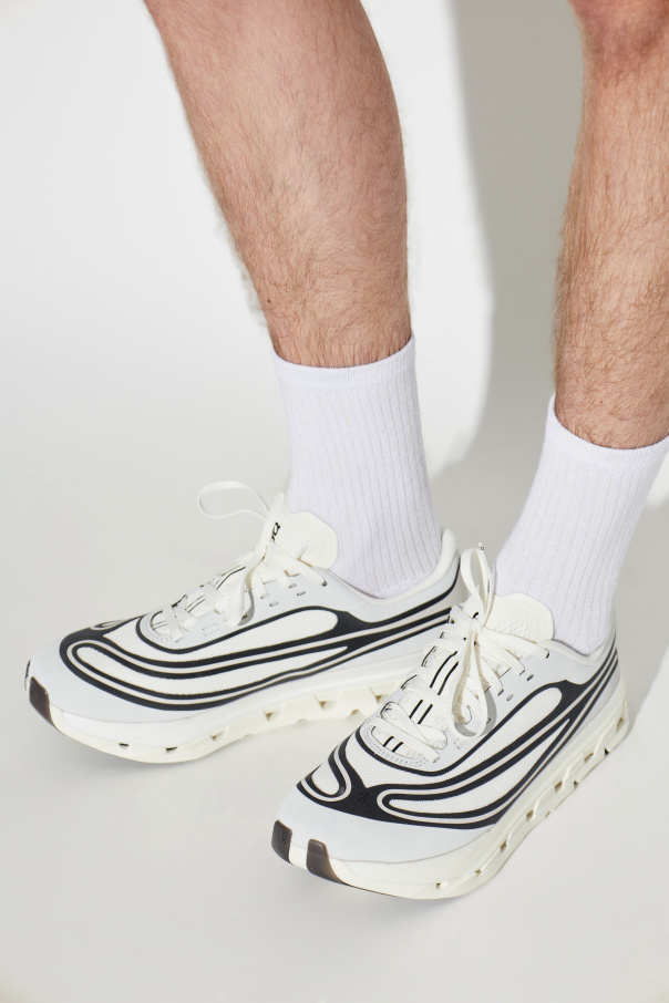 On 'Cloudflow 5 AD' sports shoes