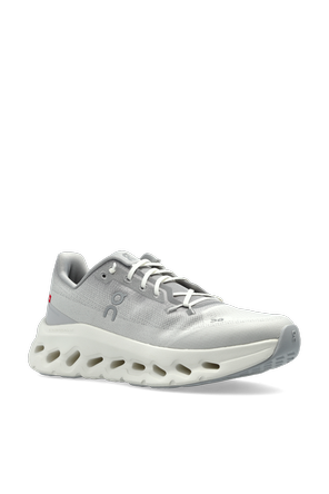On ‘Cloudtilt’ sneakers