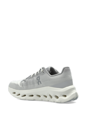 On ‘Cloudtilt’ sneakers