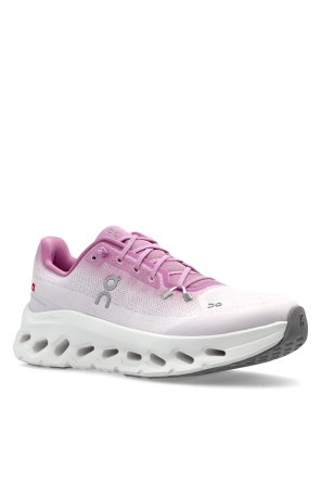 On "Cloudtilt" sports shoes