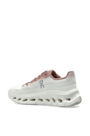 On Cloudtilt’ sports shoes