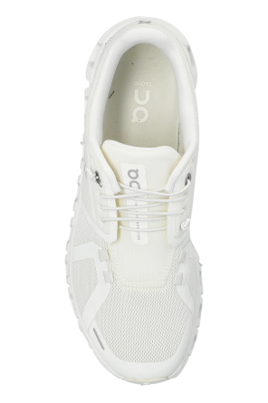 On ‘Cloud 6’ sports shoes