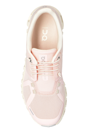 On ‘Cloud 6’ sports shoes