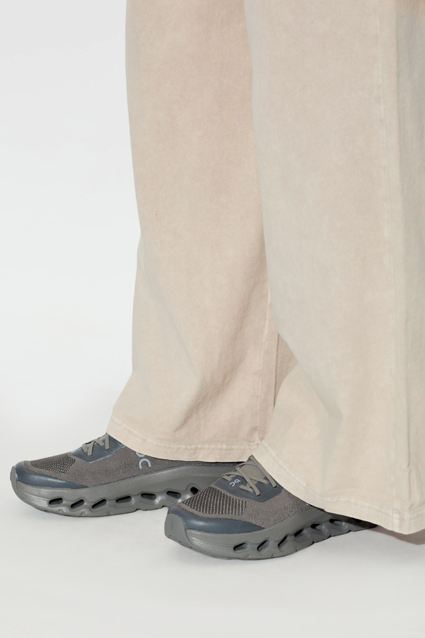 On ‘Cloudtilt Moon’ sneakers