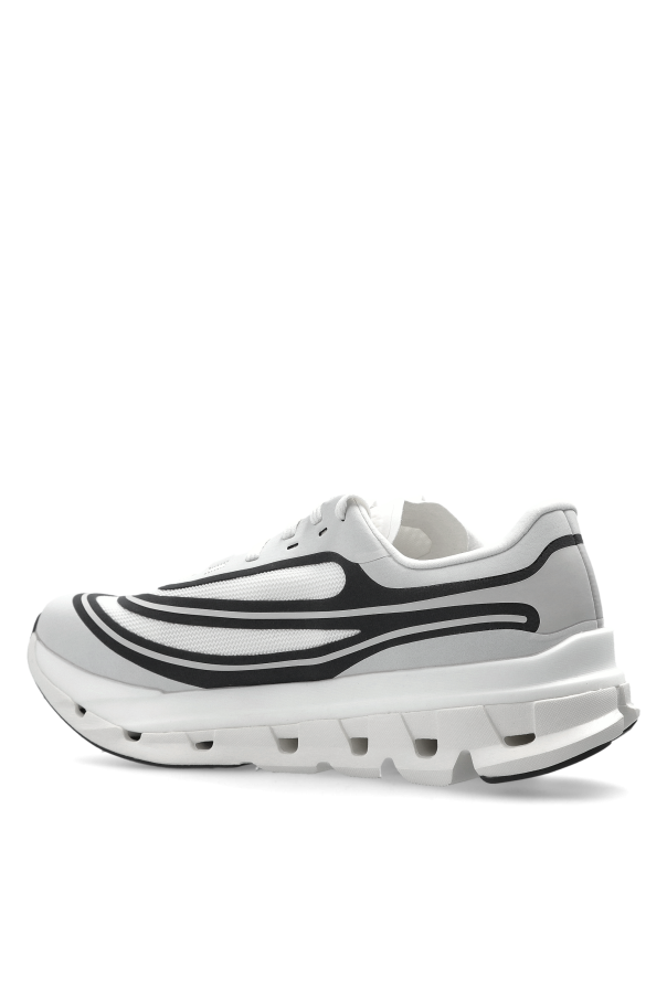 On ‘Cloudflow 5 AD’ sports shoes
