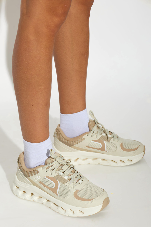 On ‘Cloudtilt Arc’ Sneakers