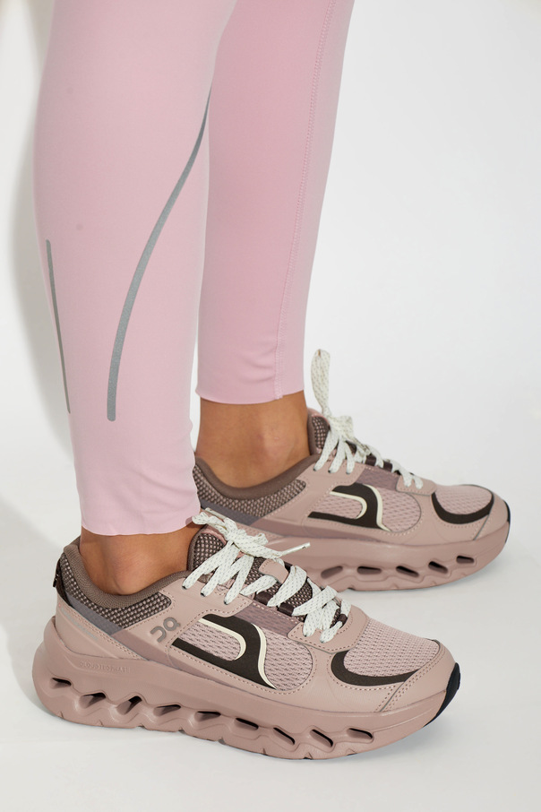 On ‘Cloudtilt Arc’ sport shoes