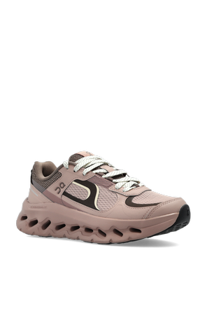 On ‘Cloudtilt Arc’ sport shoes