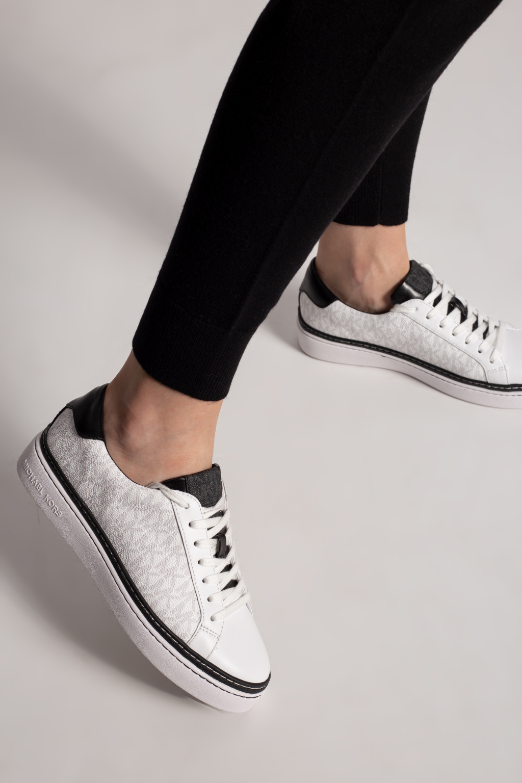 Sneakers and shoes Veja V-10 ‘Champan’ lace-up sneakers