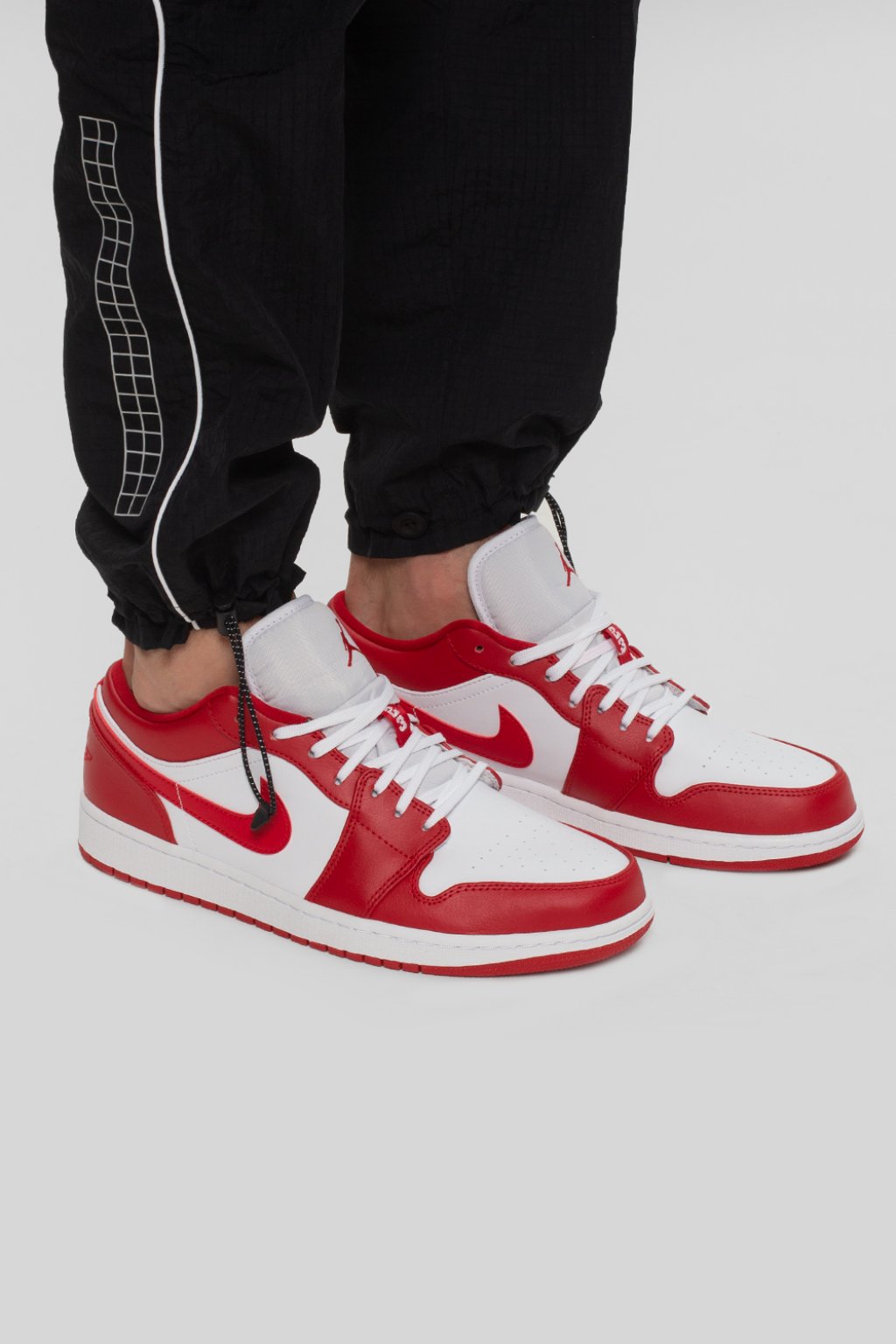 outfits with red and white jordans