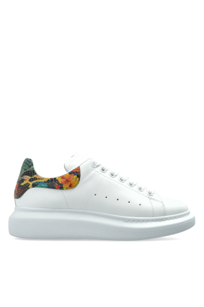 'Oversized' sports shoes