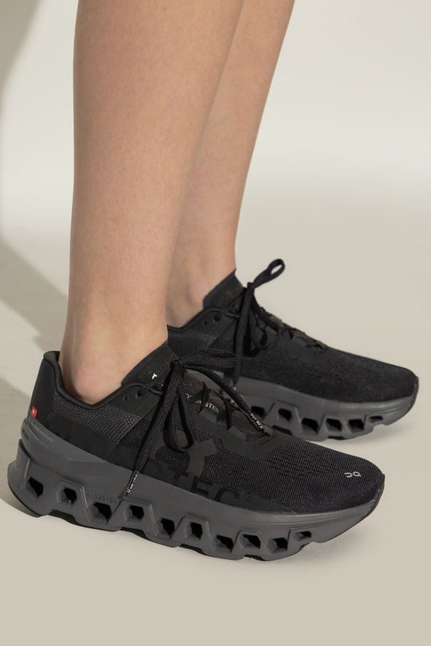 On Training shoes 'Cloudmonster'